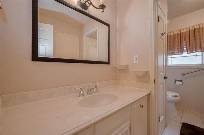 Building Photo - 15222 Torry Pines Rd
