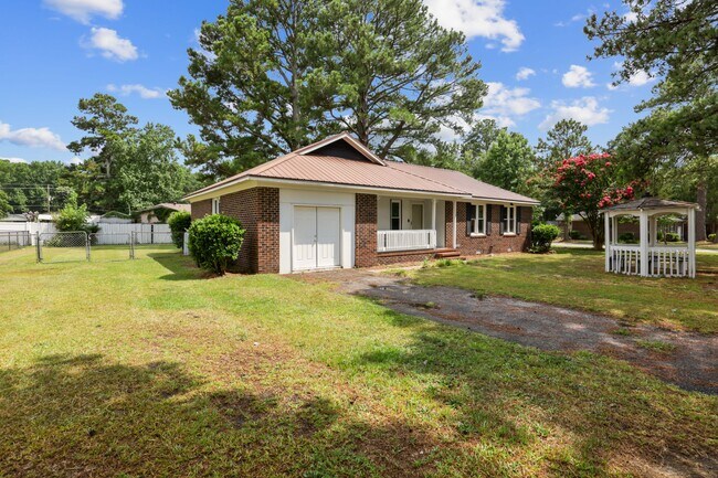 Building Photo - 118 Randall Ln