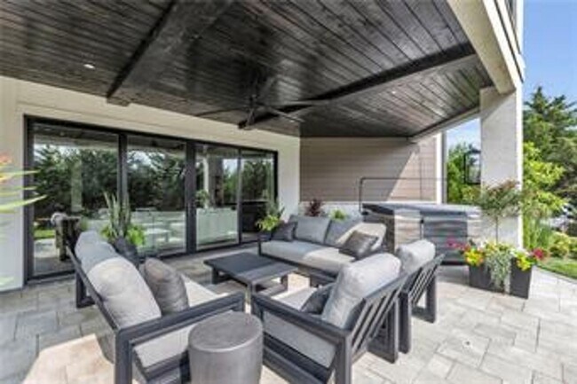 Building Photo - {5842} Luxury Rental in Forrest Ridge Esta...