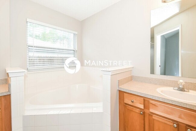 Building Photo - 4 Bedroom Pet-Friendly Home in Jacksonvill...