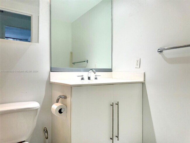 Building Photo - 3001 S Ocean Dr