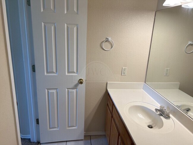 Building Photo - 908 McDaniel Cir