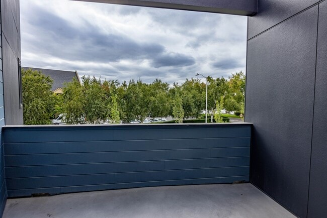 Building Photo - RIVERSIDE TOWNHOMES - BRAND NEW!