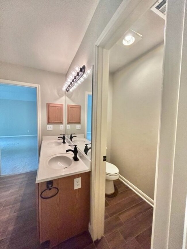 Building Photo - $350 OFF FIRST MONTH'S RENT IF YOU MOVE IN...