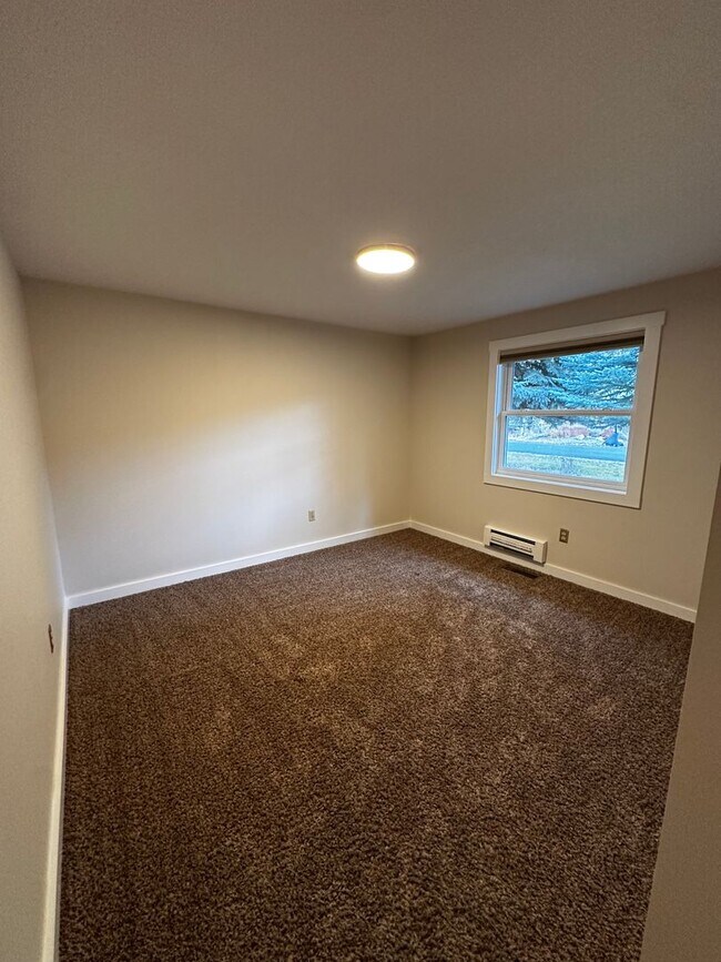 Building Photo - 4 Bed, 3 Bath Home in Hailey, Idaho with Beautiful Mountain Views