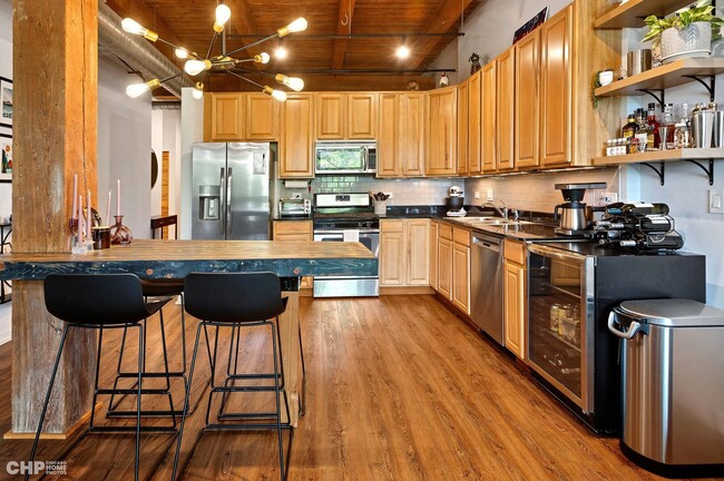 Building Photo - 1740 N Maplewood Ave