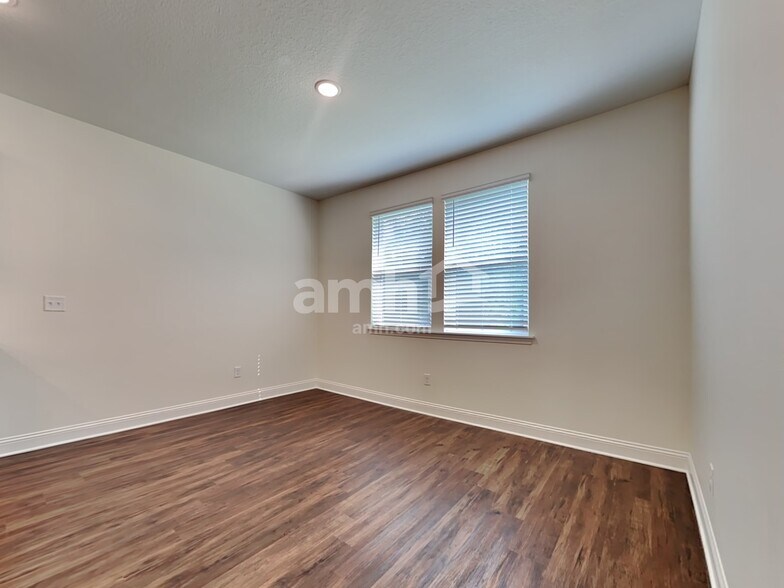 Building Photo - 371 Banyan Frst Dr