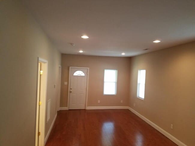 Building Photo - 3114 5th Ave