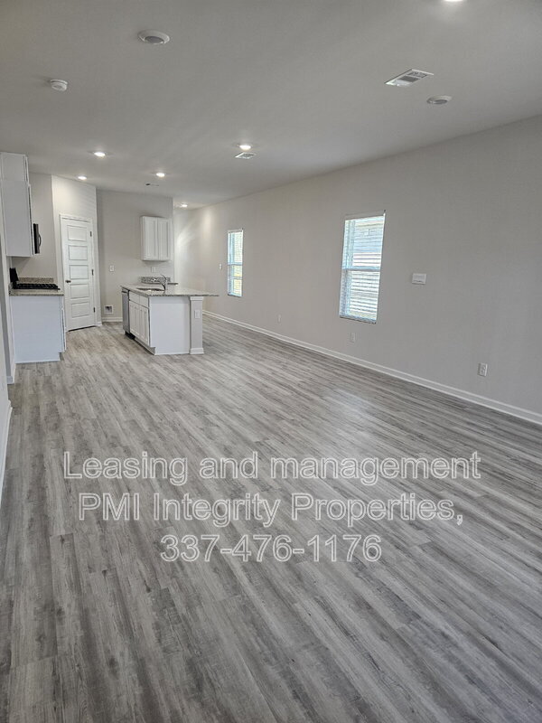 Building Photo - 932 Renova Dr