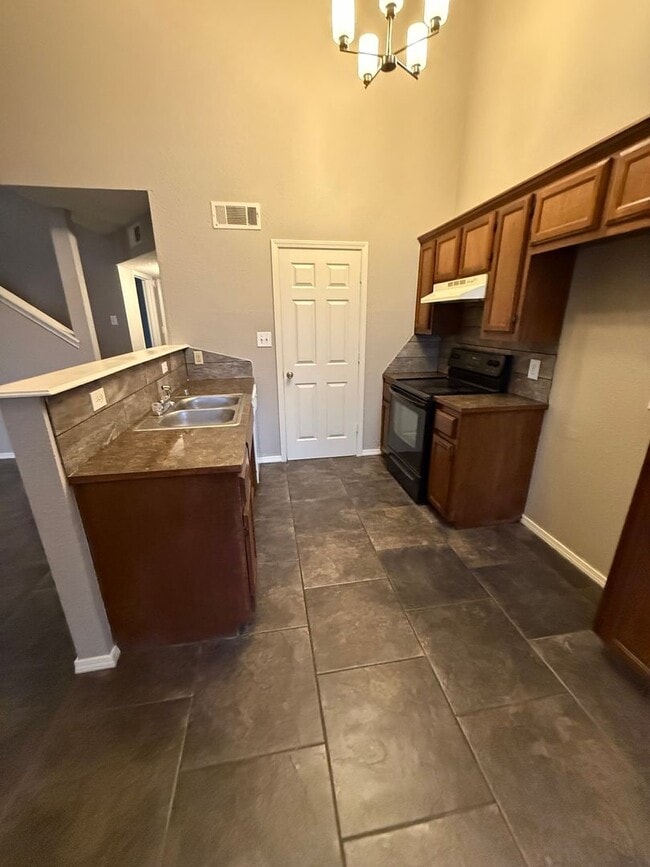 Building Photo - 3 Bed 2 Bath With His & Her Closets upstairs.  Yard Care Included.