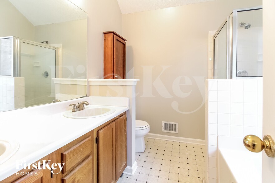 Building Photo - 11200 Tara Glynn Dr