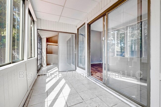 Building Photo - 9 Kings Wharf Pl