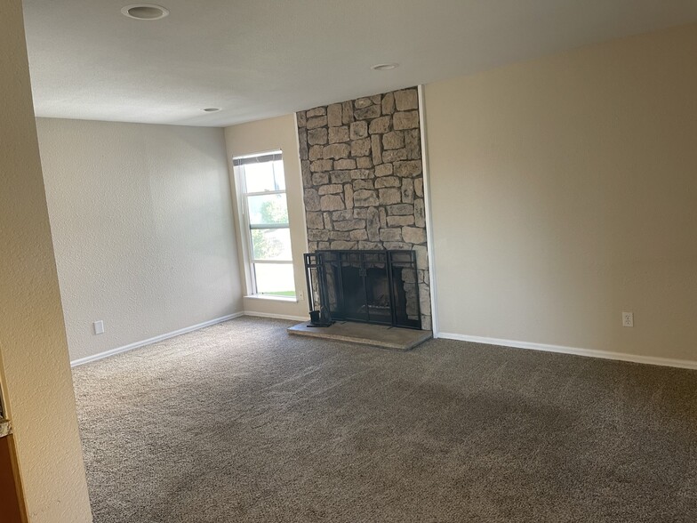 Building Photo - 9867 E Peakview Ave