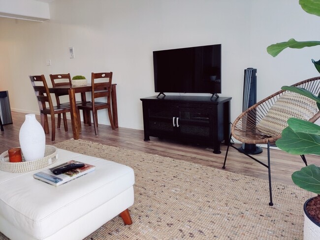 Building Photo - 2575 Kuhio Ave.