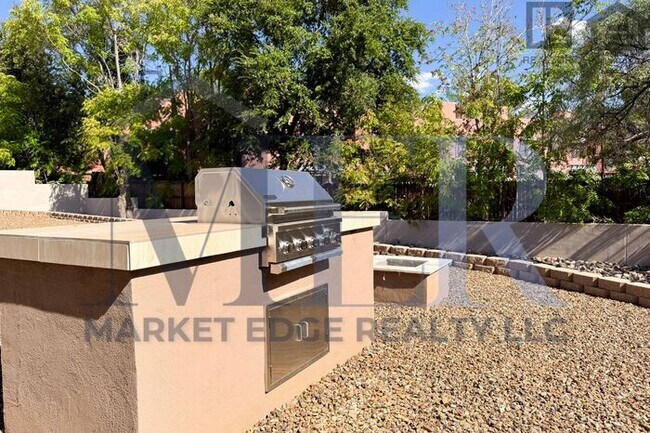 Building Photo - 3Bed/2.5Bath House in Sedona! Ready for Im...