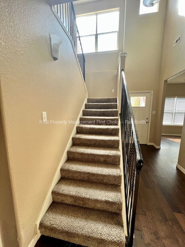 Building Photo - 615 Ridge Point Dr