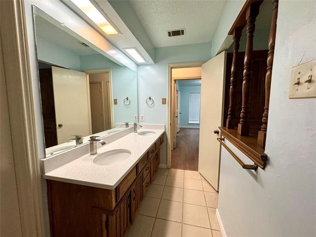 Building Photo - 1925 Glen Hill Dr