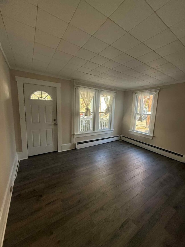 Building Photo - 522 E 4th St