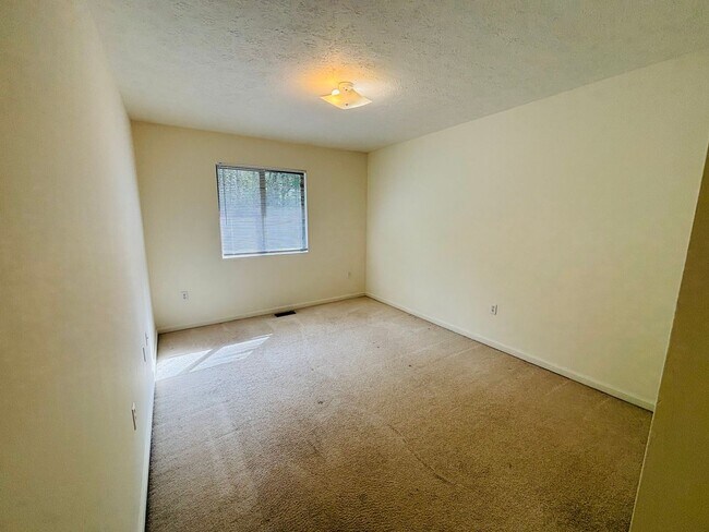 Building Photo - 911 Lora Ln