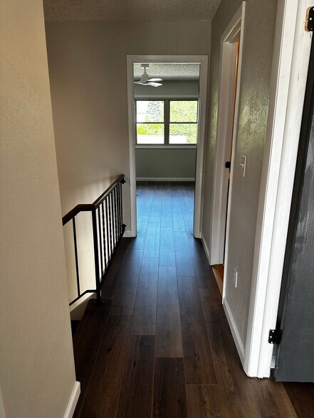 Upstairs hallway - 4B Kimberly Ct
