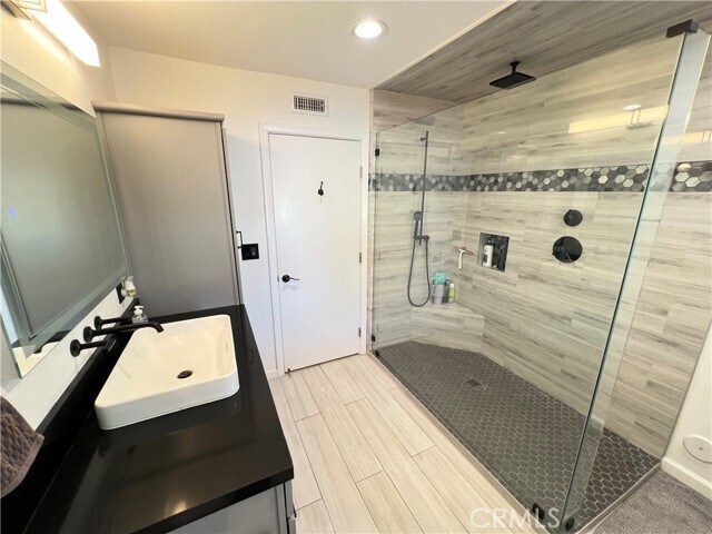 Building Photo - 2937 E Craig Dr