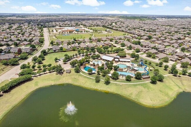 Building Photo - 513 Rustic Oak Ln