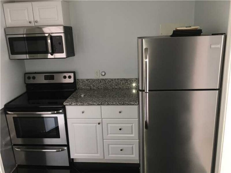 Building Photo - 120 NE 1st Ave