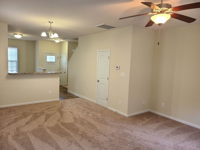 Building Photo - 2 bedroom, 2.5 bath unfurnished townhouse in Holly Ridge - Beacon Woods Community