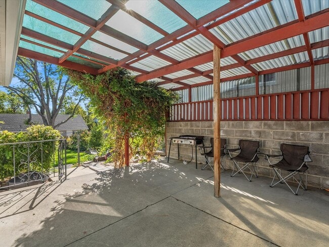 Building Photo - Perfect Remodeled Home in the Heart of Reno