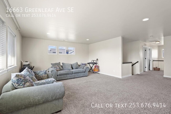 Building Photo - 16663 Greenleaf Ave SE