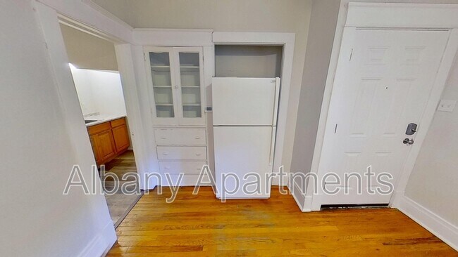 Building Photo - 568 Park Ave