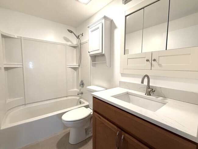 Building Photo - 206 Barcliffe Ln
