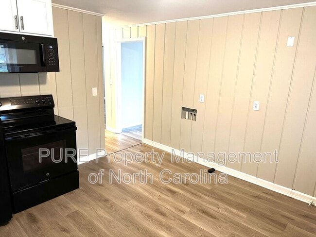 Building Photo - 108 Mendota Ave