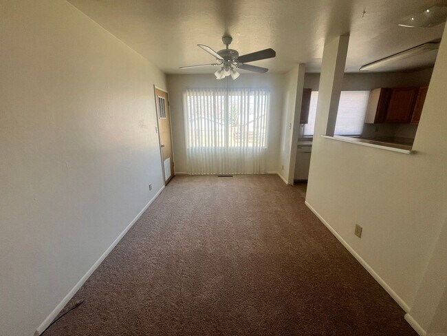 Building Photo - 1702 Holmes Dr