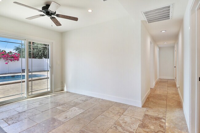 Living room and bedrooms corridor - 8601 Santa Susana Plz