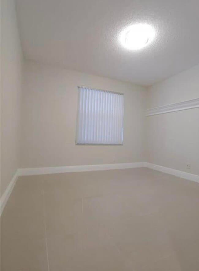 Building Photo - 9903 Three Lakes Cir