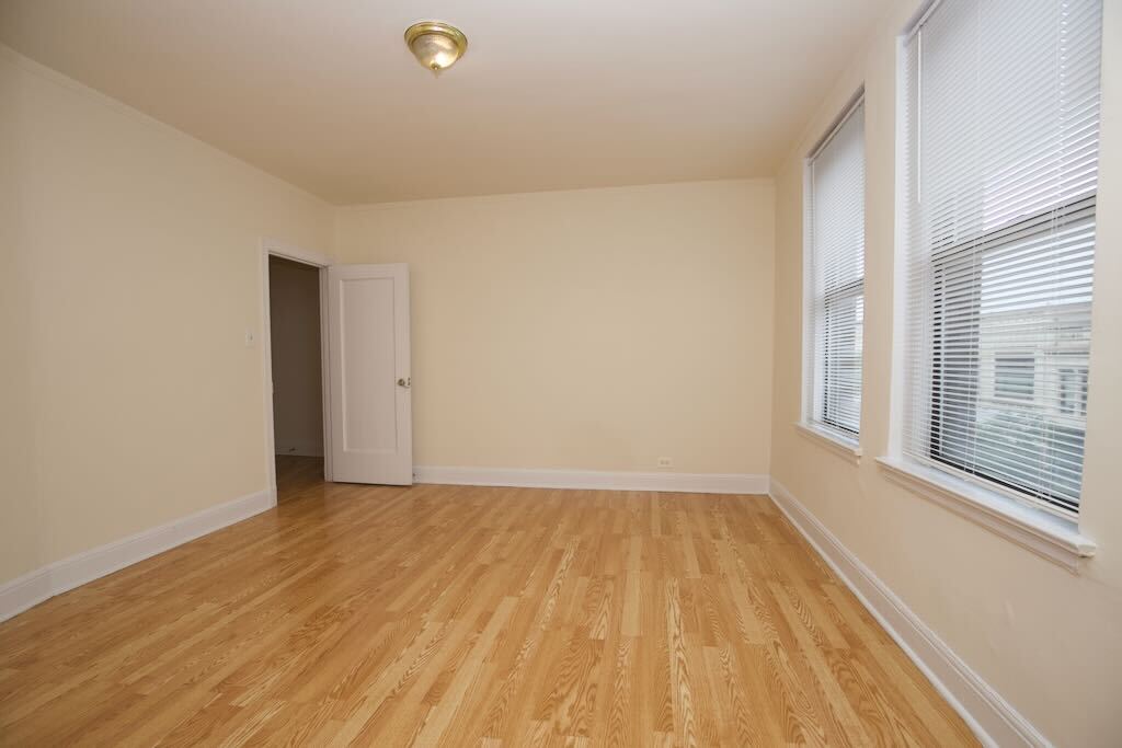 Building Photo - 3335 W Diversey Ave