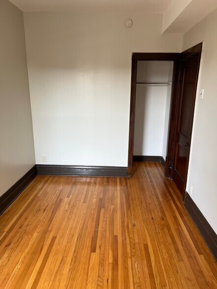 Building Photo - 1439 N Ridgeway Ave
