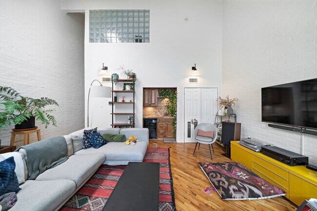 Building Photo - 3018 Baldwin St