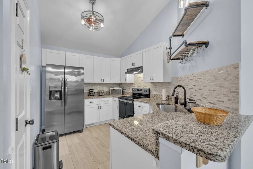 Building Photo - Room in House on Tall Rock Ct