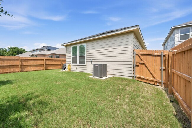 Building Photo - 4015 Casita Mia St