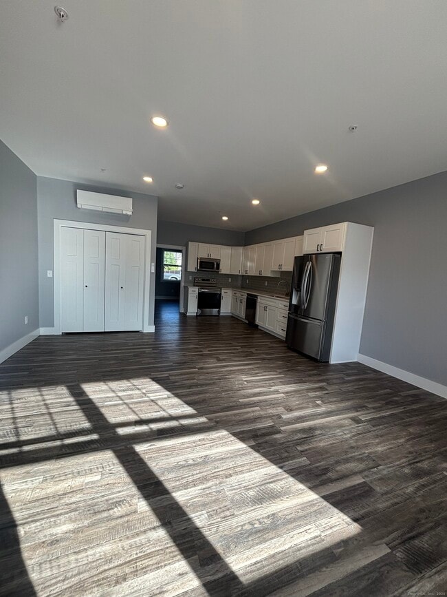 Building Photo - 303 Norwich-New London Turnpike