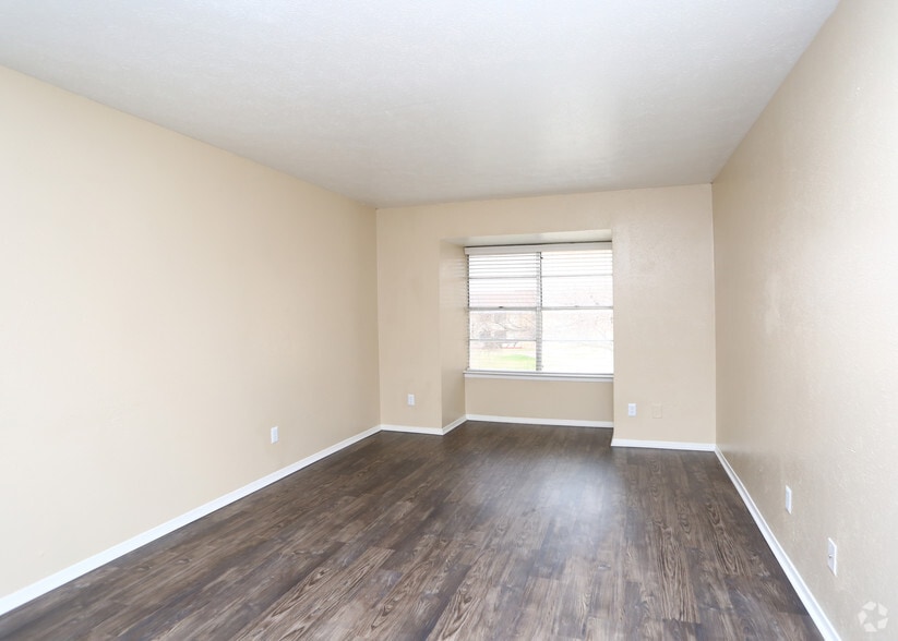 Primary Photo - Oakmont Apartment Homes