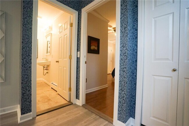 Building Photo - 603 Thames St