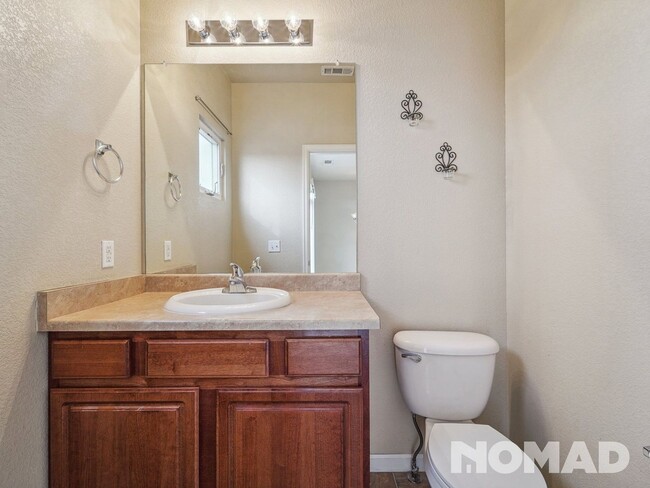 Building Photo - 3 Bedroom Condo in Denver