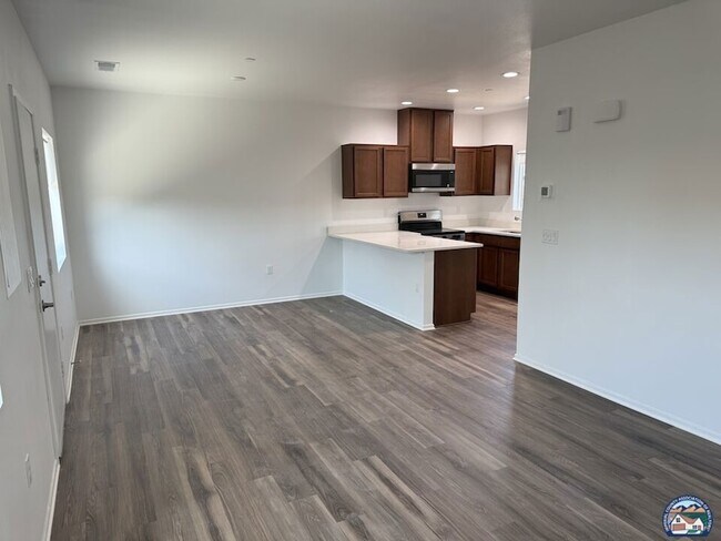 Building Photo - 518 S F St