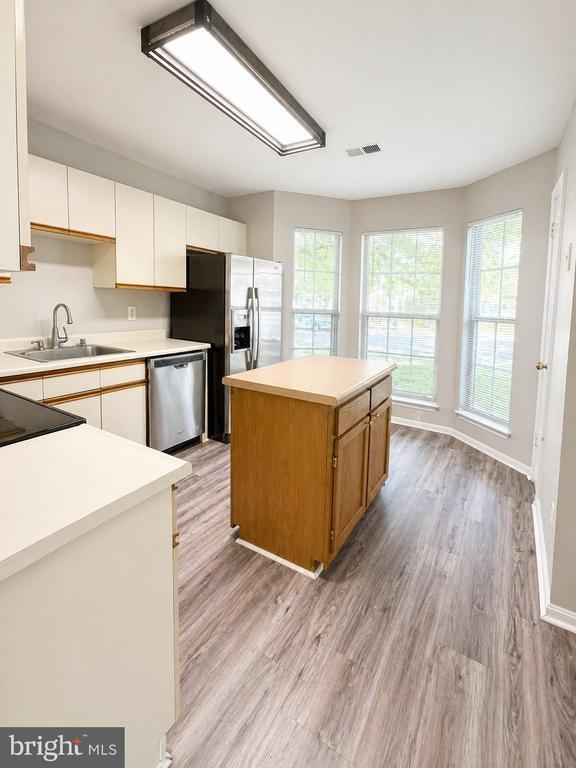 Building Photo - 982 Yachtsman Way