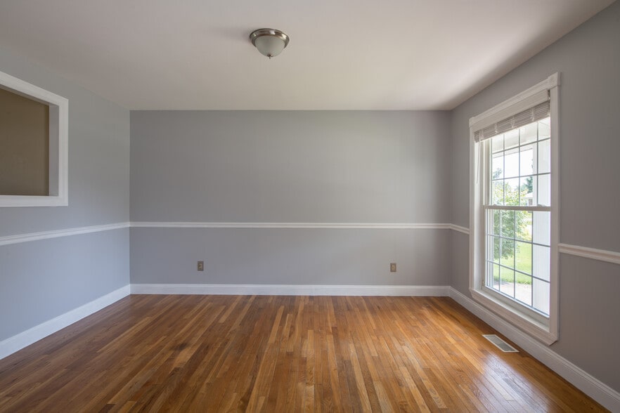 Building Photo - 1449 Coachway Ln