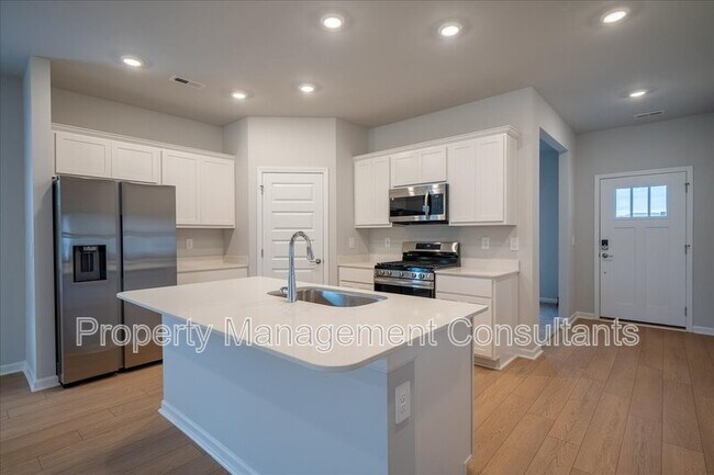 Building Photo - 14653 Mountain Strm Dr