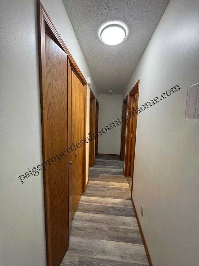 Building Photo - 313 Bomber Blvd